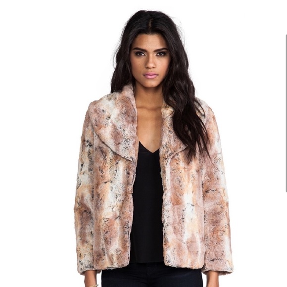 Alice + Olivia Annistyn Round Collar Faux Fur
Coat in Brown - Picture 2 of 10